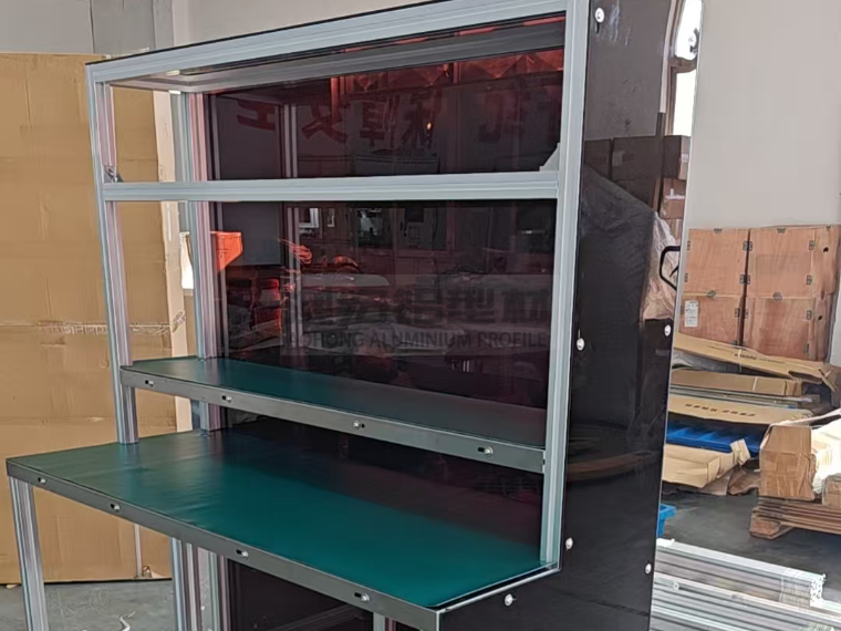4040RA鋁型材打造多功能操作臺，賦能機械設備制造高效升級